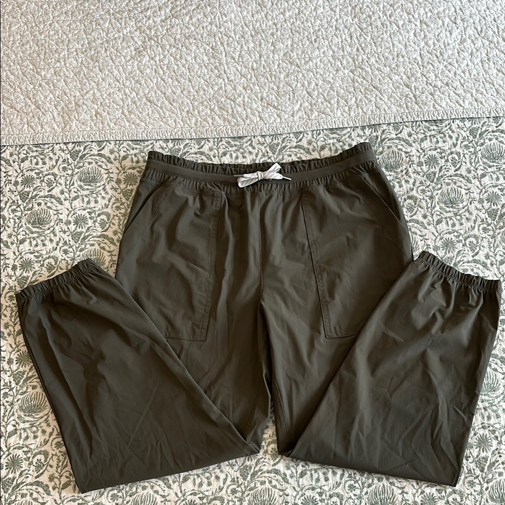 Like New Vuori Miles Ankle Pant - Olive Green